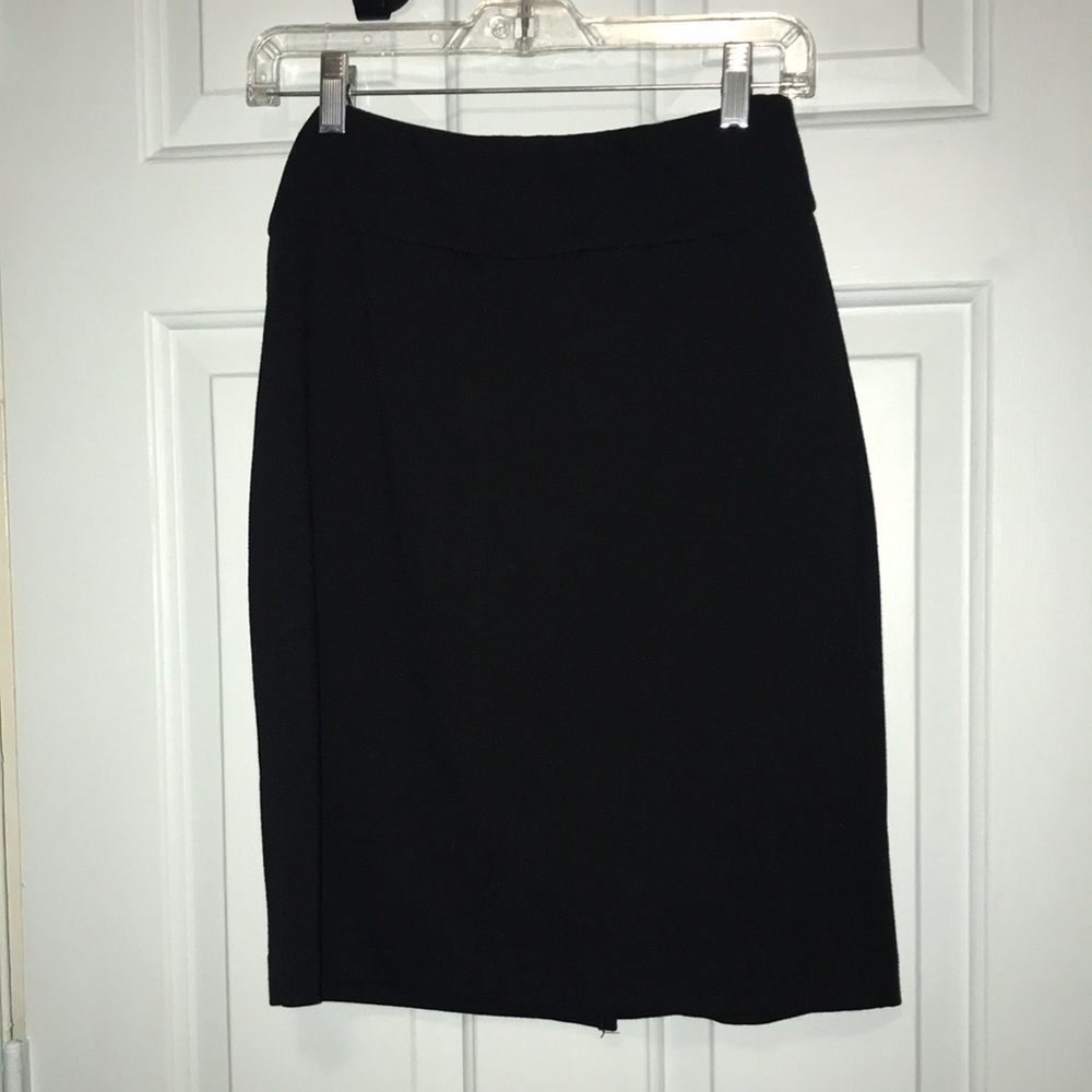 New York & Company Stretch black skirt size small.